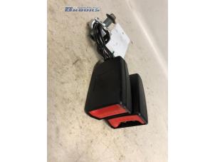 Usagé Insertion ceinture de sécurité arrière centre Skoda Octavia Combi (1Z5) 1.9 TDI Prix € 10,00 Règlement à la marge proposé par Autobedrijf Brooks