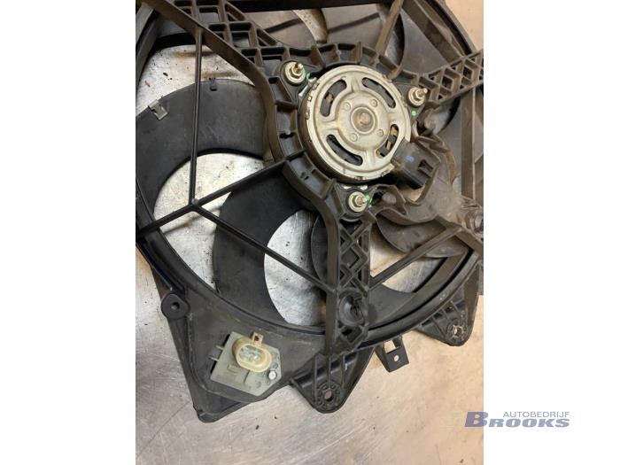Cooling fans from a Fiat Bravo (198A) 1.4 T-Jet 16V 120 2008