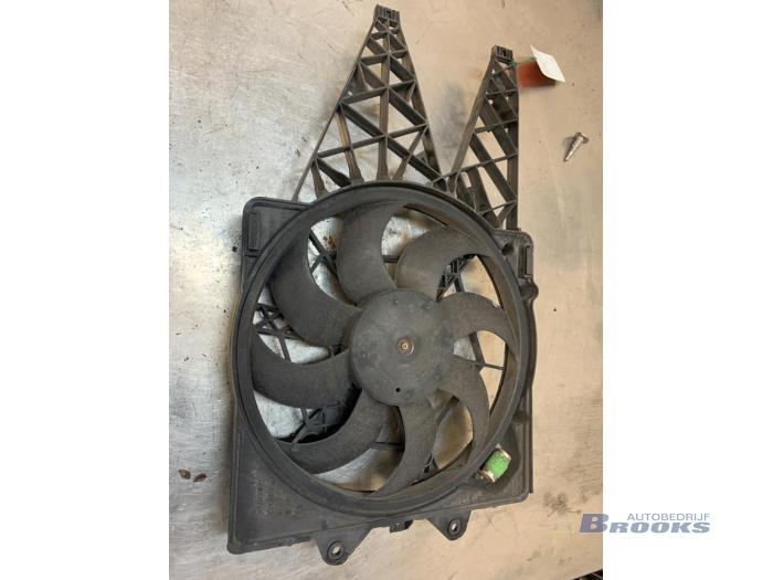 Cooling fans from a Fiat Bravo (198A) 1.4 T-Jet 16V 120 2008