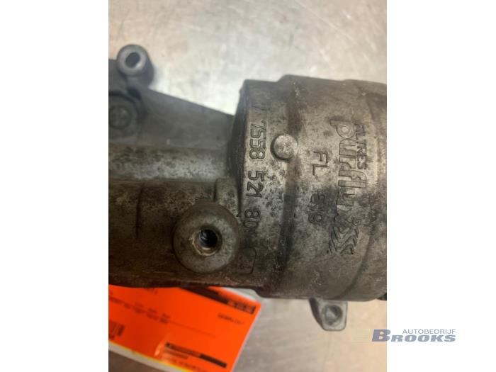 Gebrauchte Ölfiltergehäuse Peugeot 207/207+ (WA/WC/WM) 1.4 16V VTi Preis € 42,35 Mit Mehrwertsteuer angeboten von Autobedrijf Brooks