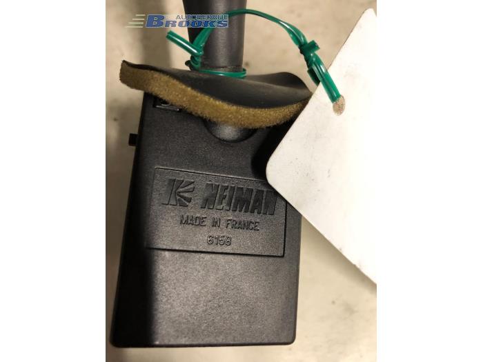 Interruptor de limpiaparabrisas de un Peugeot Expert (222/224) 1.9TD 1999