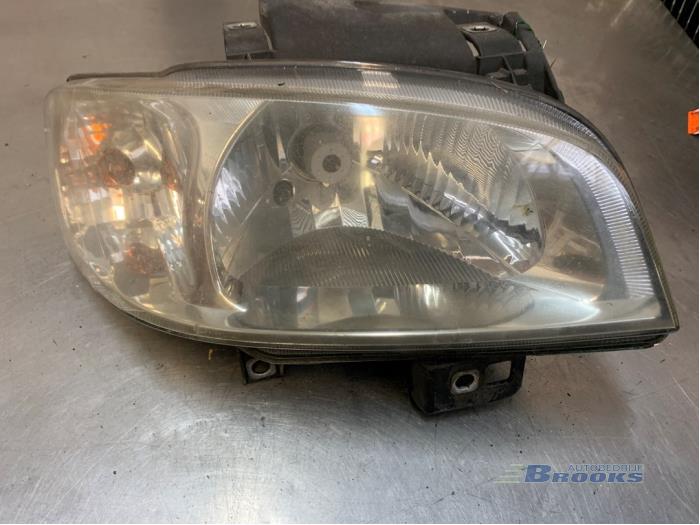 Używane Reflektor prawy Seat Cordoba (6C2/6K2) 1.4 Stella Cena € 25,00 Procedura marży oferowane przez Autobedrijf Brooks