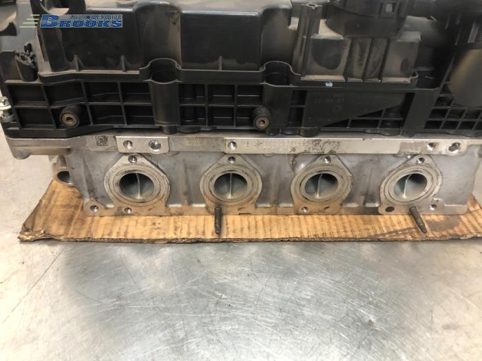 Cylinder head from a BMW 3 serie (E90) 320d 16V Corporate Lease 2007
