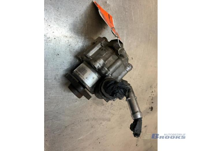 Usagé Pompe direction assistée BMW 3 serie Touring (E91) 318d 16V Prix € 50,00 Règlement à la marge proposé par Autobedrijf Brooks