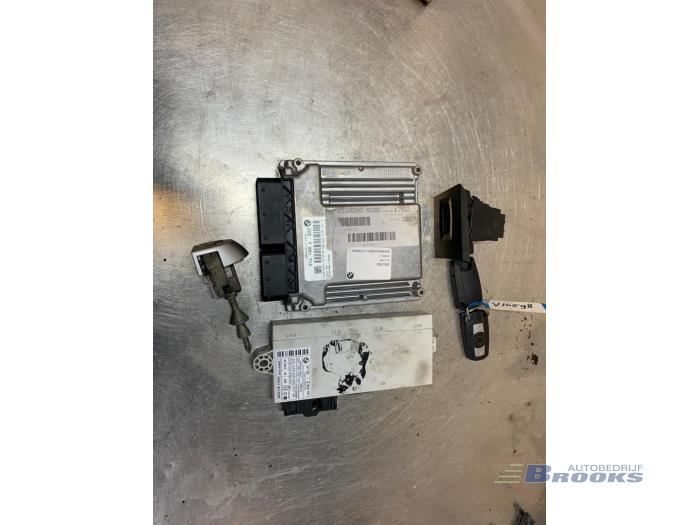 Used Ignition lock + computer BMW 3 serie Touring (E91) 318d 16V Price € 150,00 Margin scheme offered by Autobedrijf Brooks