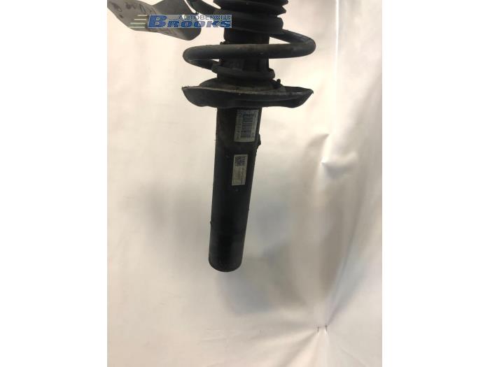 Front shock absorber rod, right from a Volkswagen Caddy III (2KA,2KH,2CA,2CH) 1.9 TDI 2010