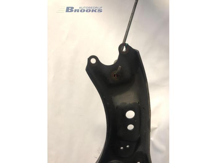 Front wishbone, right from a Volkswagen Caddy III (2KA,2KH,2CA,2CH) 1.9 TDI 2010