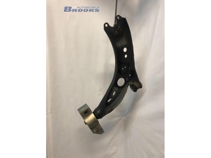 Front wishbone, right from a Volkswagen Caddy III (2KA,2KH,2CA,2CH) 1.9 TDI 2010