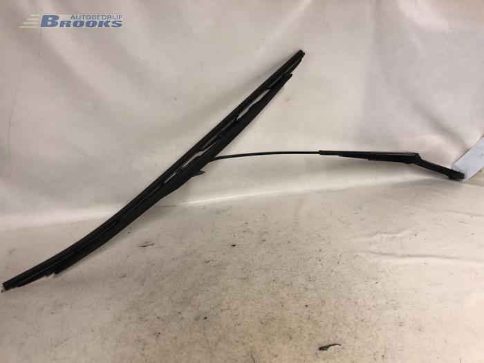 Front wiper arm from a Volkswagen Transporter 2003