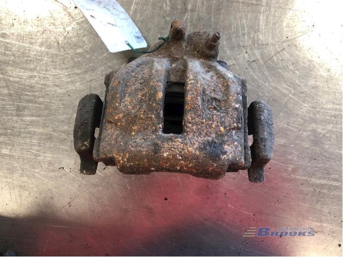 Gebrauchte Bremszange rechts hinten Mercedes Sprinter 3t (903) 308D Preis € 20,00 Margenregelung angeboten von Autobedrijf Brooks