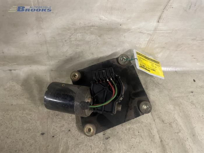 Front wiper motor from a Volvo S40/V40 1999