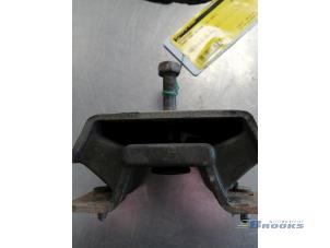 Used Engine mount Ssang Yong Actyon 2.3 4WD 16V Price € 25,00 Margin scheme offered by Autobedrijf Brooks