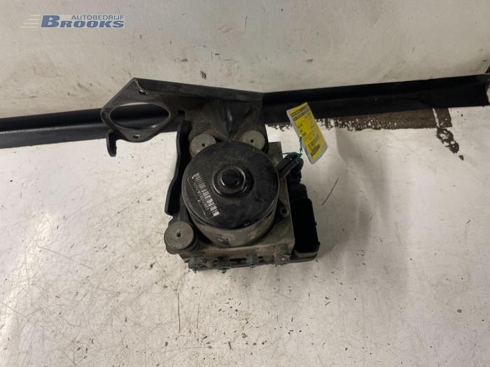 Begagnade ABS-pump Seat Cordoba Vario (6K5) 1.9 TDi Pris € 25,00 Marginaltabell erbjuds av Autobedrijf Brooks