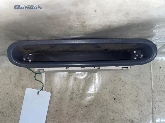 Begagnade Innerdisplay Renault Twingo (C06) 1.2 SPi Phase I Pris € 15,00 Marginaltabell erbjuds av Autobedrijf Brooks