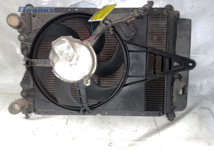 Usagé Radiateur Alfa Romeo 155 (167) 1.8 Twin Spark 16V Prix € 15,00 Règlement à la marge proposé par Autobedrijf Brooks