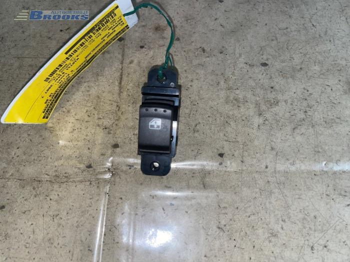 Usados Interruptor de ventanilla eléctrica Ssang Yong Actyon 2.3 4WD 16V Precio € 5,00 Norma de margen ofrecido por Autobedrijf Brooks
