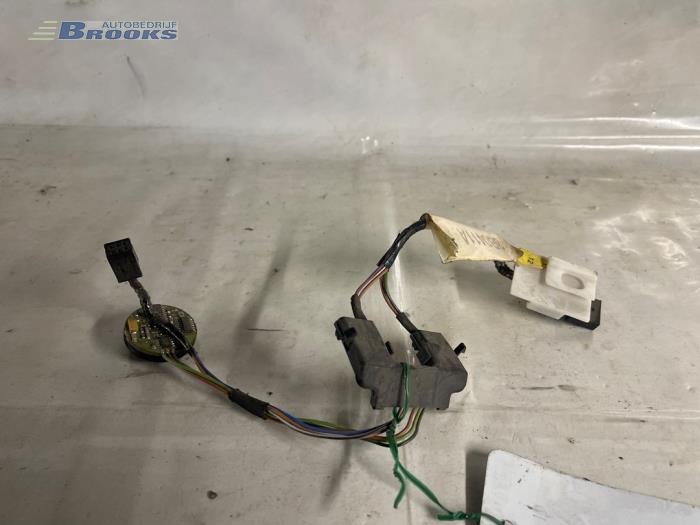 Begagnade Regnsensor Volkswagen Passat Variant (3B6) 1.9 TDI 130 Pris € 15,00 Marginaltabell erbjuds av Autobedrijf Brooks