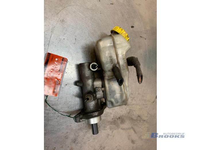 Used Master cylinder Volkswagen Multivan T5 (7E/7HC/7HF/7HM) 2.5 Tdi Price € 25,00 Margin scheme offered by Autobedrijf Brooks