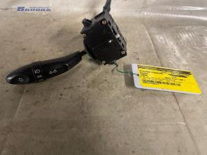 Usagé Commutateur feu clignotant Hyundai Lantra/Elantra II 1.8i GLS 16V Prix € 10,00 Règlement à la marge proposé par Autobedrijf Brooks