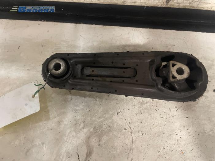 Used Engine mount Dacia Logan (LS) 1.5 dCi Price € 20,00 Margin scheme offered by Autobedrijf Brooks