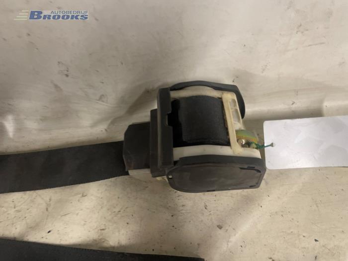 Front seatbelt, left from a Ford KA 2000