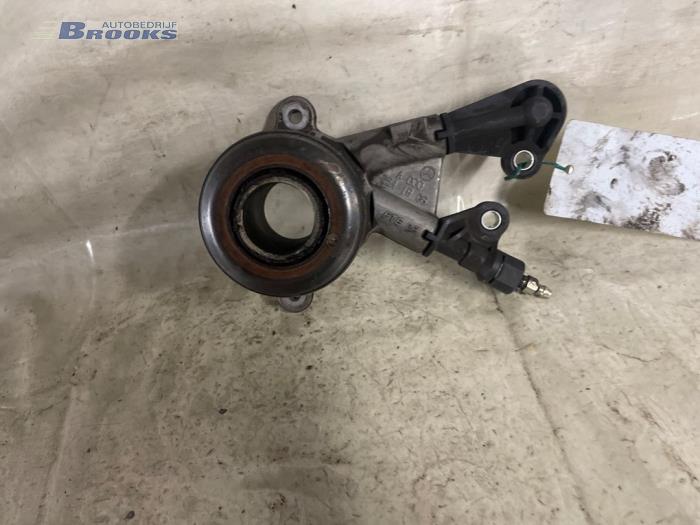 Thrust bearing from a Mercedes-Benz Vito (638.1/2) 2.2 CDI 108 16V 2003