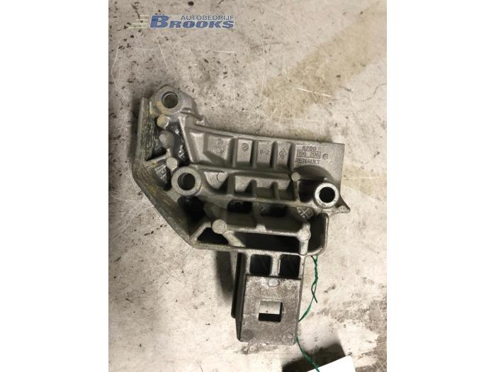 Engine mount from a Renault Megane Scénic (JA) 1.6 16V RT,RXE,RXT 1999