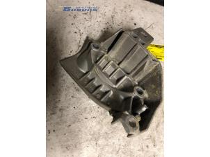 Engine mount from a Renault Megane Scénic (JA) 1.6 16V RT,RXE,RXT 1999