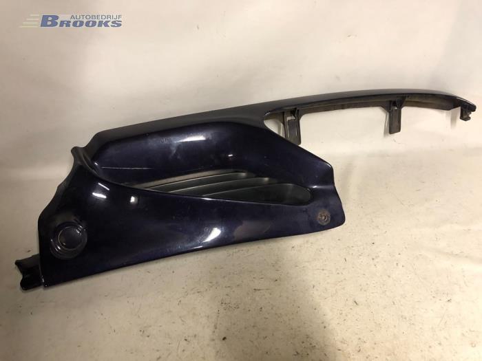 Używane Grill Renault Megane Scénic (JA) 1.6 RT Cena € 10,00 Procedura marży oferowane przez Autobedrijf Brooks