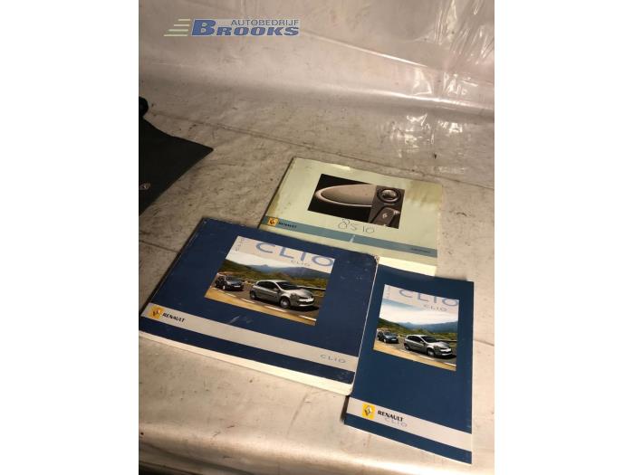 Instruction Booklet from a Renault Clio III (BR/CR) 1.5 dCi 85 2007