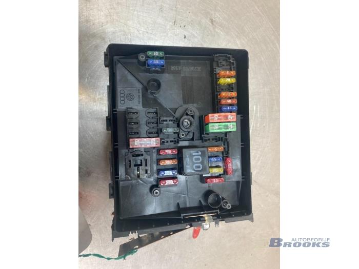 Fuse box Volkswagen Scirocco 1.4 TSI 160 16V - 1K0937125B TYCO