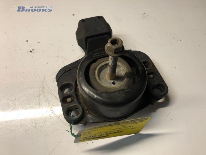 Used Engine mount Renault Master II (ED/HD/UD) 2.5 dCi 16V Price € 25,00 Margin scheme offered by Autobedrijf Brooks