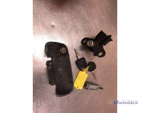 Used Set of locks Opel Astra G (F08/48) 1.6 Price € 50,00 Margin scheme offered by Autobedrijf Brooks