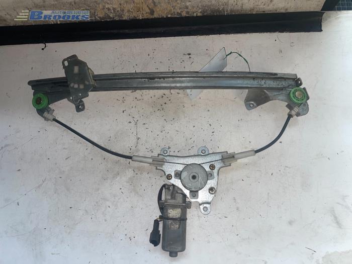 Usados Motor de ventanilla de puerta Daewoo Espero 1.8 CD Precio € 37,50 Norma de margen ofrecido por Autobedrijf Brooks