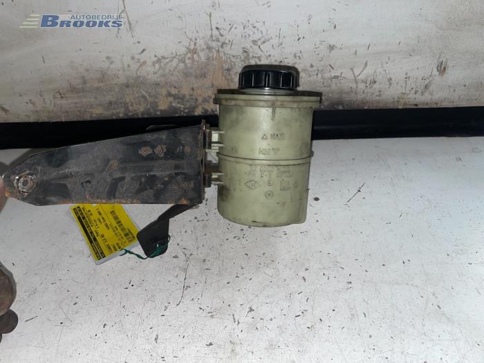 Gebrauchte Lenkkraftverstärker Ölbehälter Renault Master II (ED/HD/UD) 2.5 dCi 16V Preis € 10,00 Margenregelung angeboten von Autobedrijf Brooks