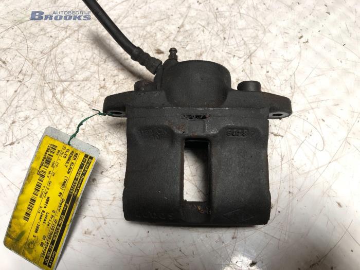 Gebrauchte Bremszange rechts vorne Renault Clio (B/C57/357/557/577) 1.4 RN,RT,S,Autom.Kat. Preis € 10,00 Margenregelung angeboten von Autobedrijf Brooks