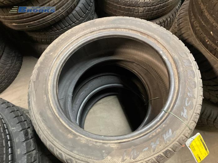 Używane Opona zimowa Cena € 15,00 Procedura marży oferowane przez Autobedrijf Brooks
