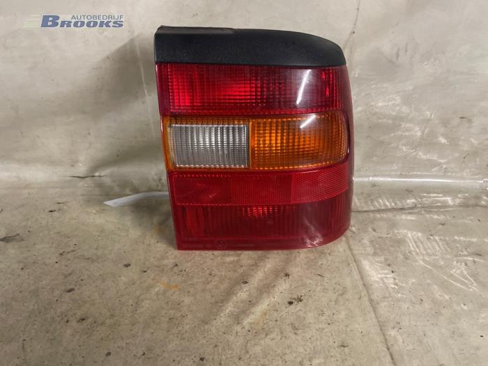 Taillight, right from a Opel Vectra A (88/89) 1.8 i 1994