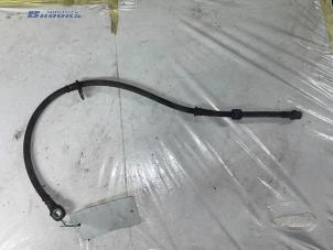 Used Front brake hose Mitsubishi L-200 Price € 10,00 Margin scheme offered by Autobedrijf Brooks