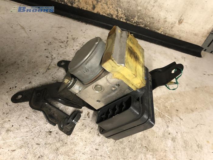 Used ABS pump Mitsubishi L-200 Price € 150,00 Margin scheme offered by Autobedrijf Brooks