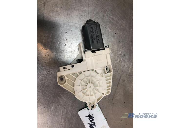 Usados Motor de ventanilla de puerta Audi A5 Sportback (8TA) 2.0 TFSI 16V Precio € 20,00 Norma de margen ofrecido por Autobedrijf Brooks