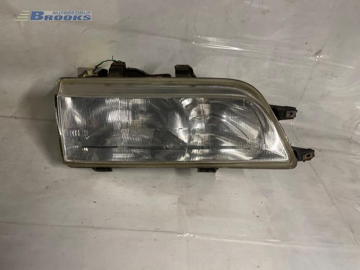 Używane Reflektor prawy Rover 200 (XW) 214 S,Si,GSi SPi 16V Cena € 10,00 Procedura marży oferowane przez Autobedrijf Brooks