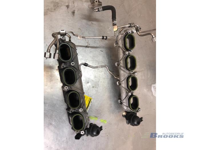 Drosselklappe van een Audi RS 5 (8F7) 4.2 V8 32V 2014
