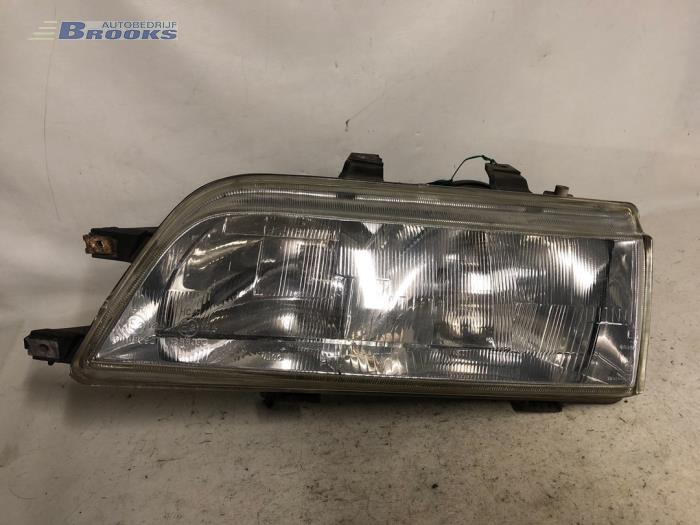 Używane Reflektor lewy Rover 200 (XW) 214 S,Si,GSi SPi 16V Cena € 10,00 Procedura marży oferowane przez Autobedrijf Brooks