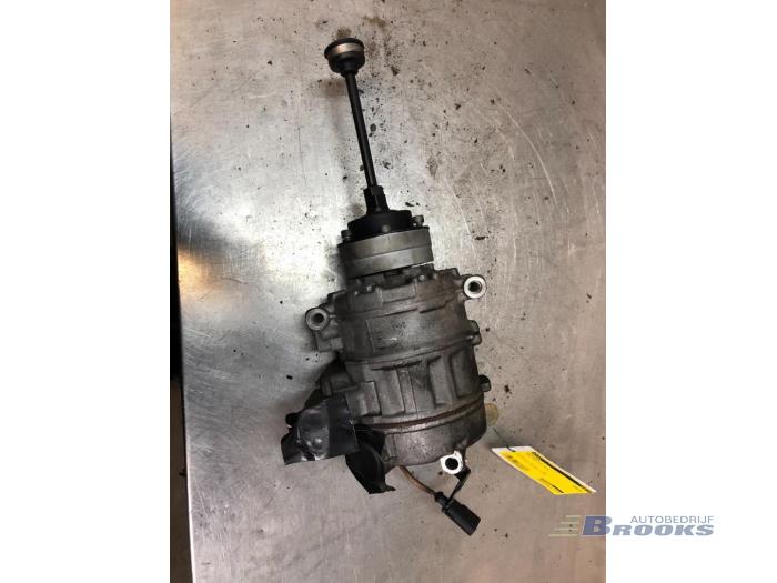 Usagé Compresseur de clim Audi RS 5 (8F7) 4.2 V8 32V Prix € 150,00 Règlement à la marge proposé par Autobedrijf Brooks