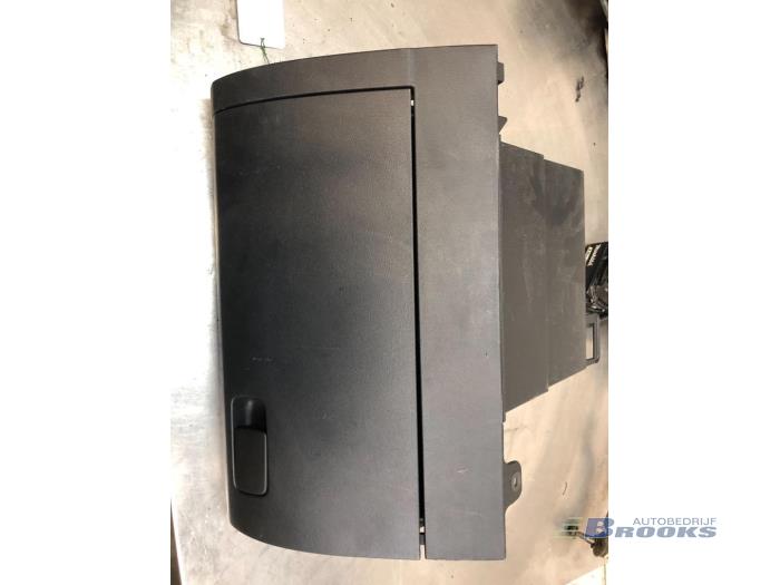 Gebrauchte Handschuhfach Volkswagen Polo V (6R) 1.2 TDI 12V BlueMotion Preis € 20,00 Margenregelung angeboten von Autobedrijf Brooks