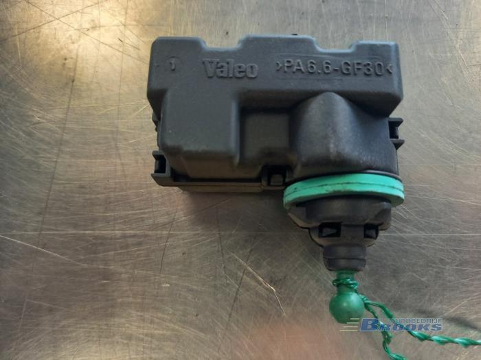 Headlight level adjustment motor