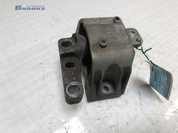 Used Engine mount Volkswagen Golf IV (1J1) 1.9 TDI Price € 15,00 Margin scheme offered by Autobedrijf Brooks