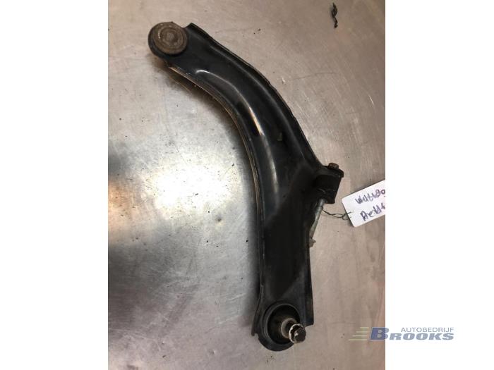 Front wishbone, right from a Nissan Note (E11) 1.4 16V 2012