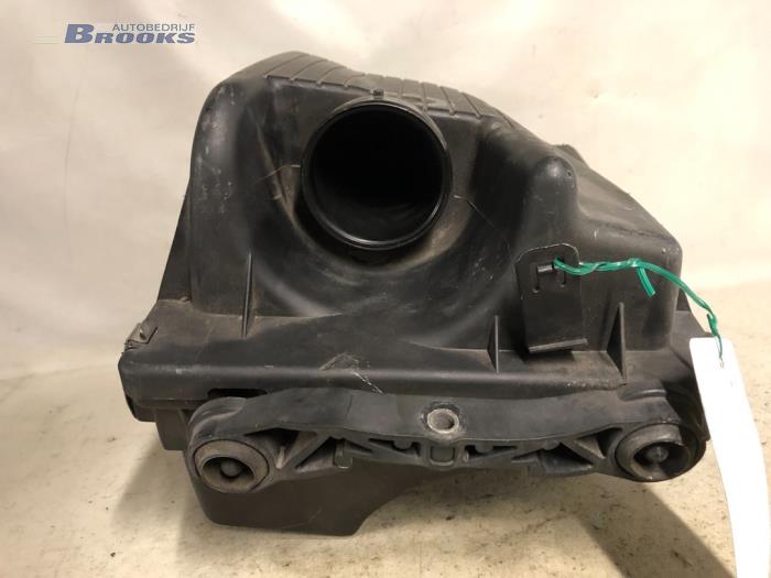 Air box from a Opel Astra G (F70) 2.0 DI 16V 1999